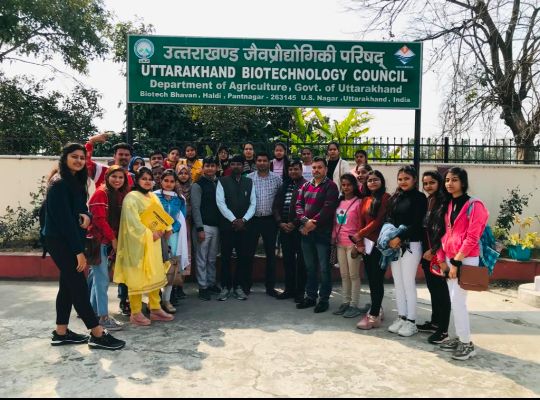 Students of IIMT Aligarh in Uttarakhand Council of Biotechnology, Pantnagar learned how to grow new plants throughout the year from a part of a plant