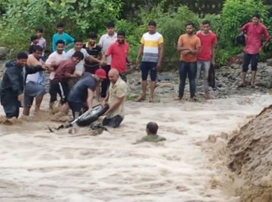 Big news: Rain wreaks havoc in Uttarakhand! Residential building damaged in Uttarkashi, woman buried alive in rubble