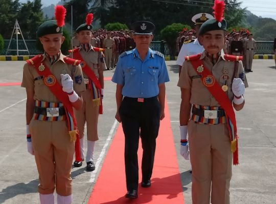 Nainital/Bhawali: Group Captain Vijay Singh was made the new Principal of Sainik School Ghorakhal, Guards of Honor given to him by the cadets