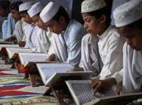 The case of construction of illegal madrasas reached DM's court! Vishwa Hindu Parishad submitted memorandum