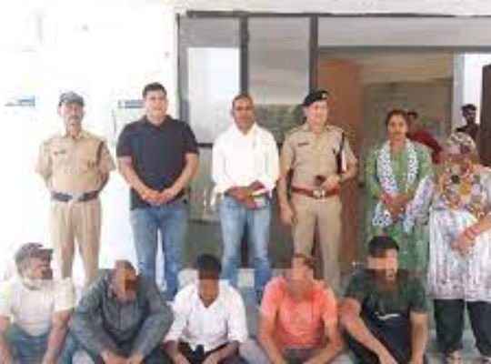 Six accused, including a woman, arrested for trafficking two minor sisters! Had given the promise of getting a job