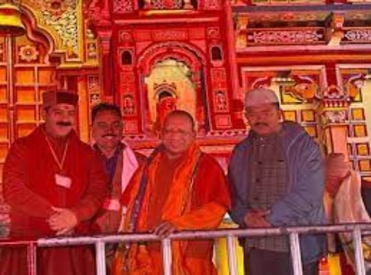 CM Yogi's visit to Uttarakhand! Had darshan of Badri Vishal! Slogans of Jai Shri Ram
