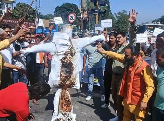 Uttarakhand: Hindu organization came out in support of Israel! Effigy of Hamas burnt, demand raised to root out terrorism