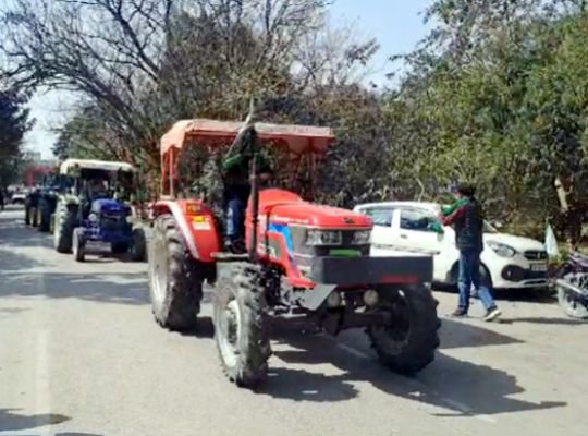  Uttarakhand: Farmers reached Rudrapur Collectorate! Protested by taking out a tractor rally, sloganeering against the government