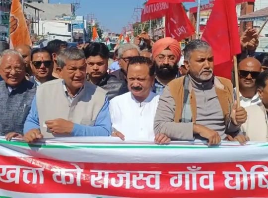 Uttarakhand: Demand to declare Bindukhatta as revenue village! Congressmen set out for assembly march, police stopped them