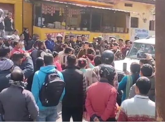 Uttarakhand: Ankita Bhandari murder case! Angry villagers blocked the highway, raised demand for release of journalist Negi
