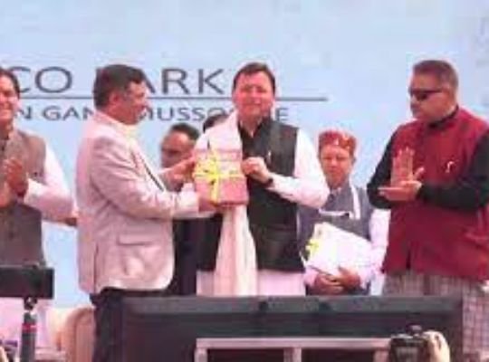 CM Dhami gave a gift to the people of Dehradun! Inaugurated and laid the foundation stone of 10 projects including City Park.