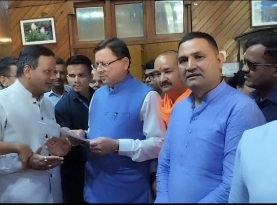 Nainital: Koota delegation met CM Dhami! Informed about the problems of teachers, submitted memorandum regarding the condition of roads
