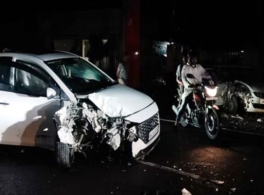Tragic: Major accident happened late night in Haldwani! Two cars collide head-on, one dead