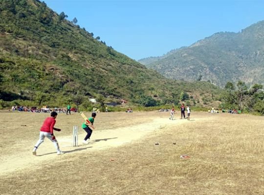 Nainital: School level sports competition begins in Khairna! Priyanshu XI wins in cricket, enthusiasm among sports lovers