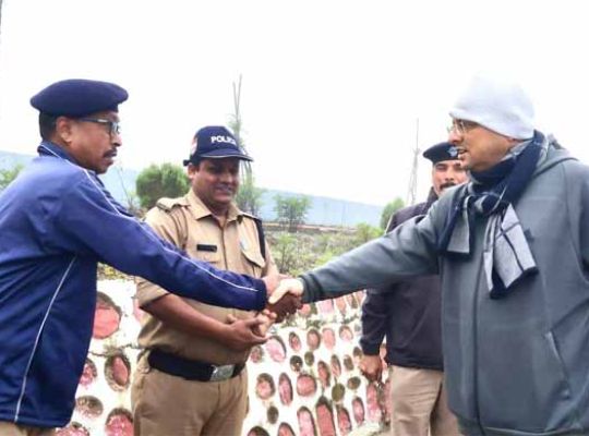 Uttarakhand: Second day of monsoon session! CM Dhami went out for morning walk, met security personnel