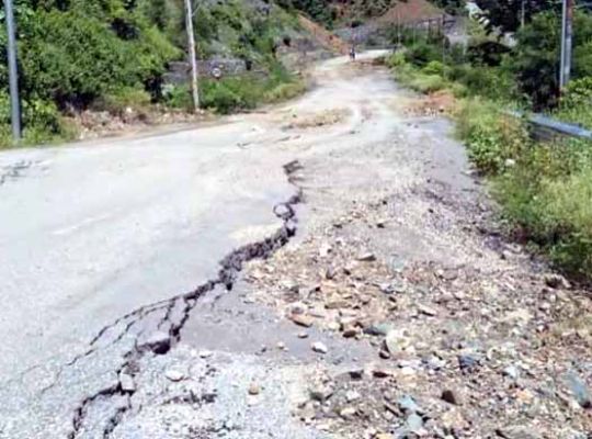  Uttarakhand: Land subsidence at many places in Rudraprayag Jawadi bypass! Erosion by Akalnanda river, difficulties increased
