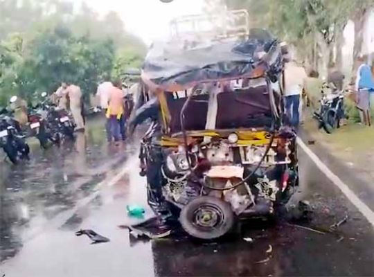 Patna accident: Uncontrolled truck ran over tempo! 8 people died on the spot, four in critical condition
