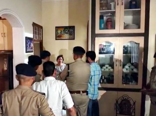 Uttarakhand: Robbery in broad daylight in a posh colony! Businessman's daughter held hostage, miscreants absconded with jewellery, cash and car