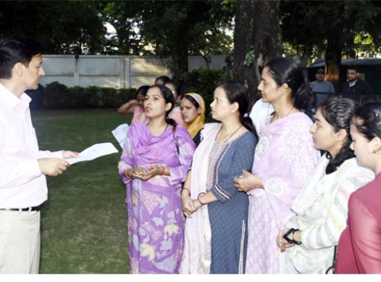 Janta Milan Program: Divisional Commissioner showed strictness in visa fraud case! Warned the agents, appealed to the people