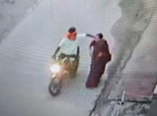 Fearless criminals in Haridwar! Chain snatched from woman in broad daylight, questions raised on police security arrangements