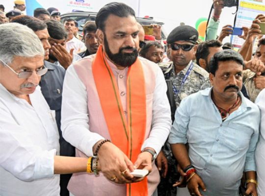 Bihar: Union Minister and Deputy Chief Minister inaugurated a 30-bed health center in Bariyarpur