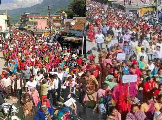 Uttarakhand: Public anger erupts in Chaukhutia! Thousands take to the streets to protest the poor health system.