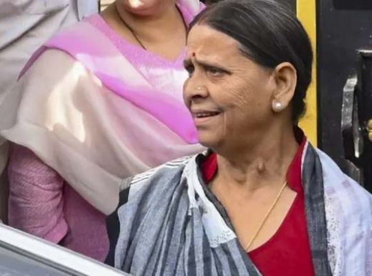 Bihar: Former Chief Minister Rabri Devi receives notice to vacate her official residence at 10 Circular Road; Building Department allots new bungalow