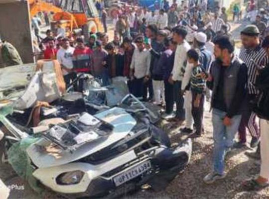 A heartbreaking accident! A speeding dumper truck overturned on a car, killing seven members of a family attending a funeral.