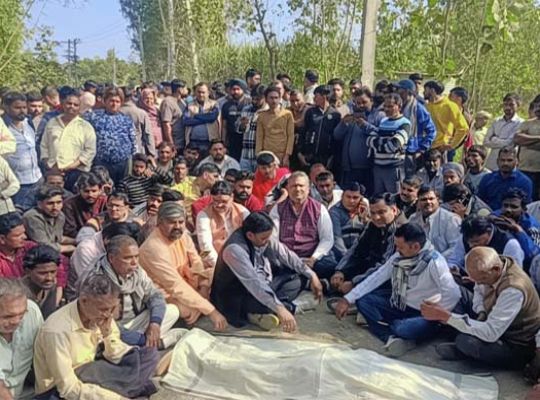 Tragic road accident in Uttarakhand! A tractor-trailer loaded with mining material crushed two villagers riding a bike, killing them on the spot.