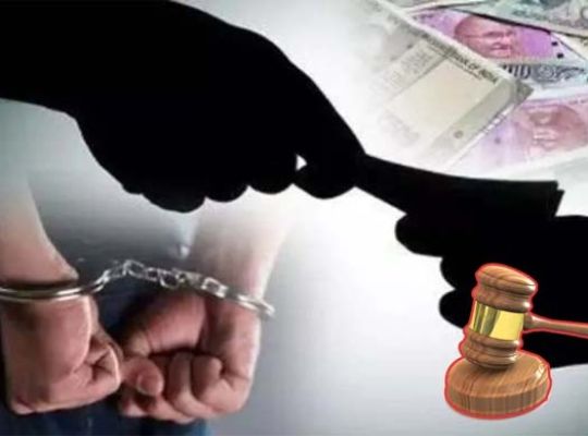 Bageshwar: Patwari arrested red-handed while accepting bribe! The tehsil area was in turmoil, and action was taken based on a young man's complaint.