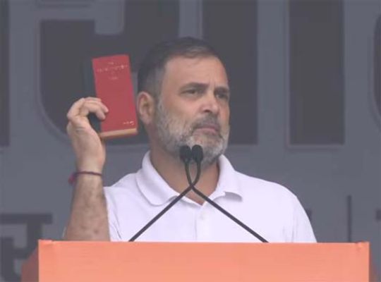  Congress demonstrates strength at Delhi's mega rally! Rahul Gandhi slams the Election Commission, saying, "This is a battle between truth and falsehood."