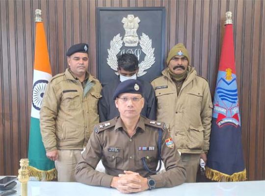 Uttarakhand: Police in Udham Singh Nagar achieve major success! A notorious criminal carrying a reward of 10,000 rupees has been arrested in the kidnapping and rape case of a minor.