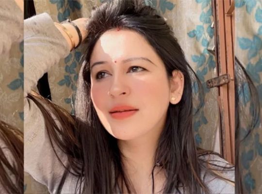  Haldwani Breaking News: Blogger Jyoti Adhikari's troubles mount! Accused of insulting deities, Kumaon culture, and women, a case has been filed at Mukhani police station.