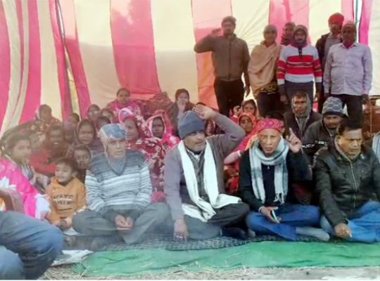 Udham Singh Nagar: Protests against the Anchal Milk Factory in Shakti Farms intensify! The cancellation of the lease has deepened the crisis for families, who say they will continue their protest until justice is served.