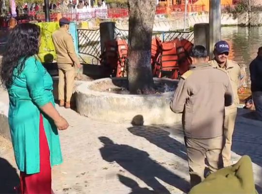Uttarakhand: Woman jumps into Naini Lake; boatman's alertness saves her life
