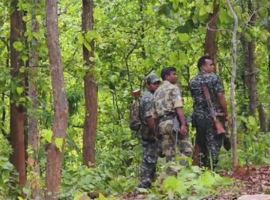 A major anti-Naxal operation in Jharkhand! A fierce encounter between security forces and Naxalites, killing several Naxalites, including one carrying a bounty of 1 crore.