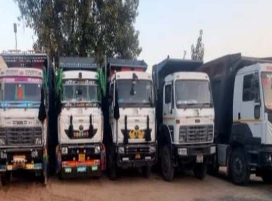 Strict monitoring of minor mineral extraction from Kosi and Dabka rivers! Registration of vehicles violating the rules will be cancelled