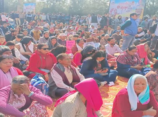 Uttarakhand: Mahapanchayat in Dehradun! Thousands took to the streets, Ankita's parents and former Chief Minister Harish Rawat present, leveling serious allegations against the government.