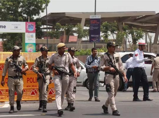 Big Breaking: Bomb threats to 9 Delhi schools spark panic! Campuses evacuated upon receiving email, bomb squad and police respond.