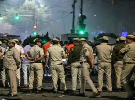 Delhi on high alert: Input of Lashkar-e-Taiba's IED plot! Delhi Police and intelligence agencies on alert, security beefed up at Red Fort, Chandni Chowk, and major temples