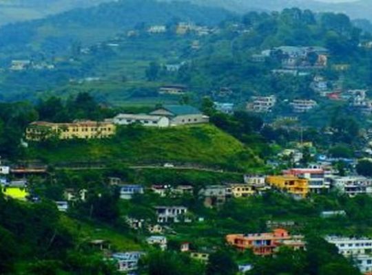 Uttarakhand: Premature heatwaves affect the plains! Snowfall above 3,000 meters signals a change in weather.