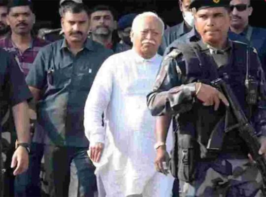 Uttarakhand: RSS chief Dr. Bhagwat arrives in Dehradun for a two-day visit! He will hold special discussions with prominent figures and veterans as part of the centenary year program.