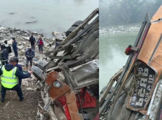A horrific road accident in Nepal: A passenger bus traveling from Pokhara to Kathmandu plunged into the Trishuli River! 18 passengers died, and a rescue operation lasted for hours amid darkness and treacherous mountains.