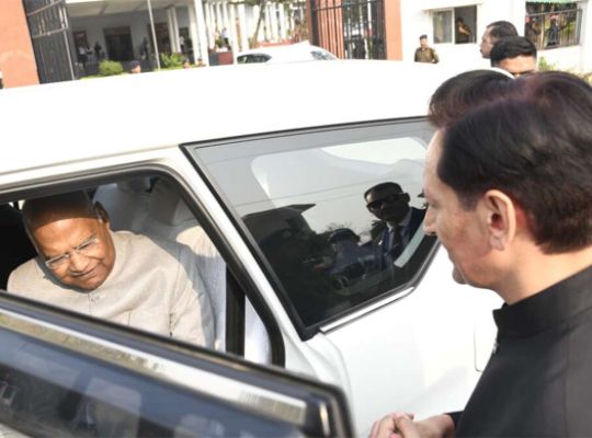 Uttarakhand: Former President Ram Nath Kovind arrives in Nainital on a four-day visit; administrative officials welcome him in Haldwani.