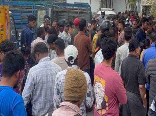 The heat of war has reached the kitchen, bookings are not being done in Dehradun, and queues form at warehouses for cylinders.