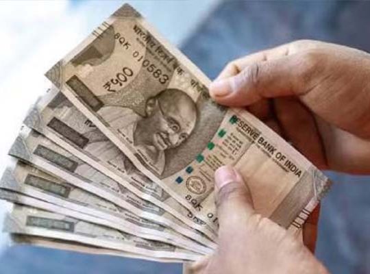 In Uttarakhand, vehicles belonging to dignitaries of various corporations are operating without proper accountability; even after 25 years, the Uttar Pradesh Act remains in force in the state.