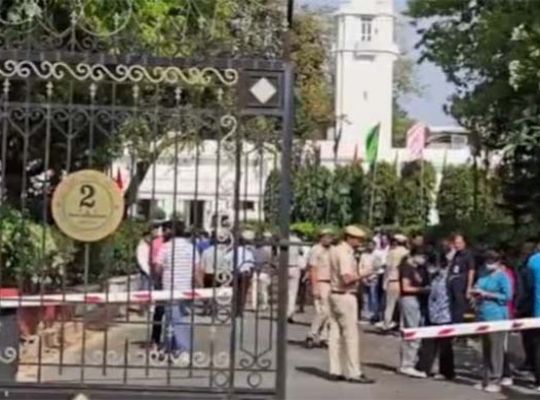 A major question mark is the capital's security: A speeding car broke through the VIP gate of the Delhi Assembly and entered inside! The accused is absconding, and police and agencies are on high alert.