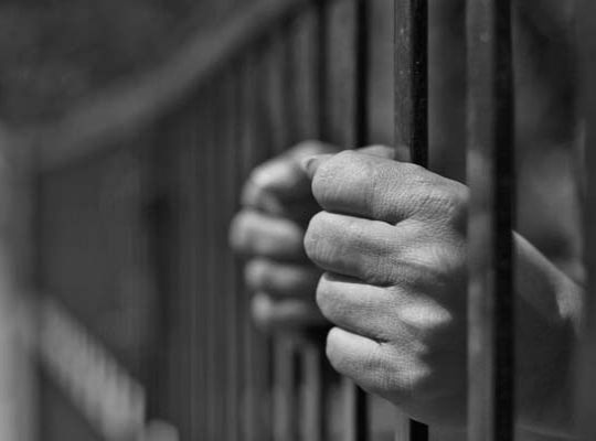 Major Crackdown in Roorkee: Shopkeeper Apprehended for Selling Prohibited Army Uniform Fabric; 400 Meters of Cloth Seized, Case Registered