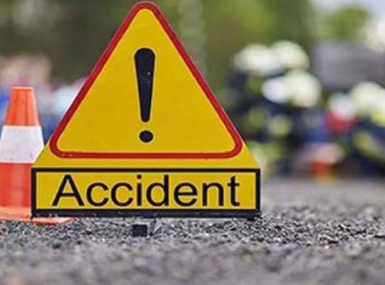 Major accident in UP: E-rickshaw carrying women collides violently with a tractor; silence descends on Badaun following the deaths of six women.