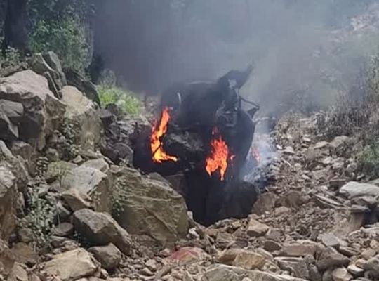 Uttarakhand: Happiness shattered in an instant! A car plunging into a deep gorge caught fire, claiming two lives and plunging everyone into mourning.
