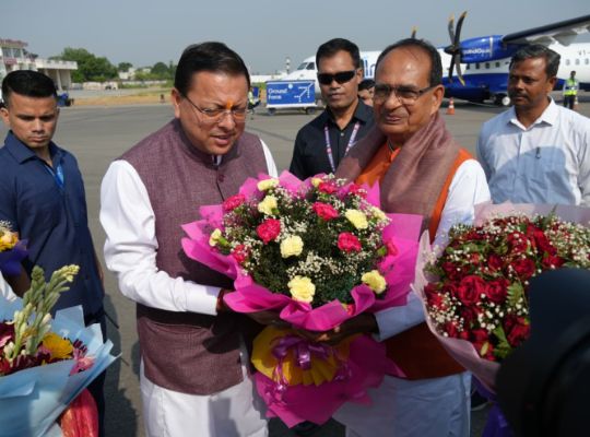 Union Agriculture Minister Shivraj Singh Chouhan arrived in Pantnagar; toured the university alongside Chief Minister Dhami, held discussions with scientists, and stepped into the fields to participate in transplanting crops with farmers.