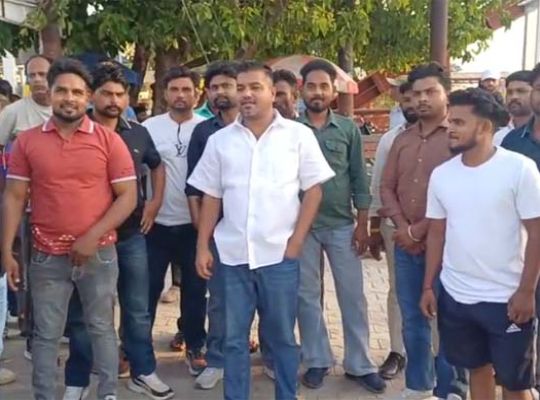Uttarakhand: Dalit community launches a protest against former MLA Kunwar Pranav Singh Champion! Major announcement at the *Mahapanchayat*: massive agitation to follow if no arrest is made.