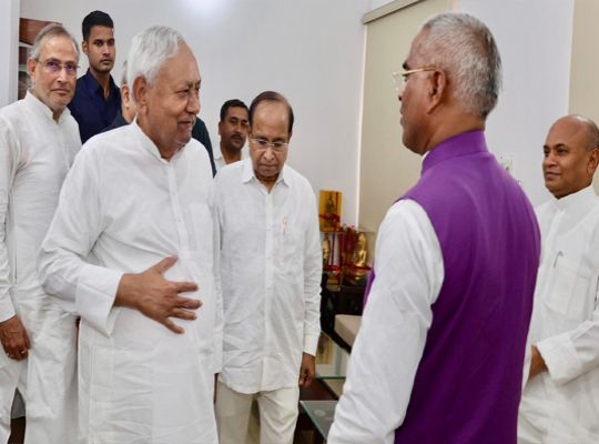 Will Nitish's 'Ram' return to the fold? RCP Singh's cordial meeting with the Chief Minister after four years sparks a buzz in political circles.