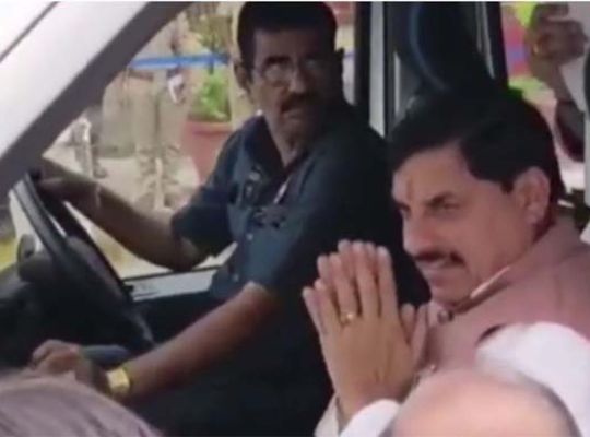 Political battle over land acquisition intensifies in Madhya Pradesh! Congress launches a scathing attack on Mohan Yadav, alleging the transfer of land worth ₹500 crore to a trust for just ₹1 and the purchase of 168 acres of land after becoming Chief Minister.